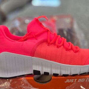 NIKE FREE METCON 6 HOT PUNCH Size 8.5 W